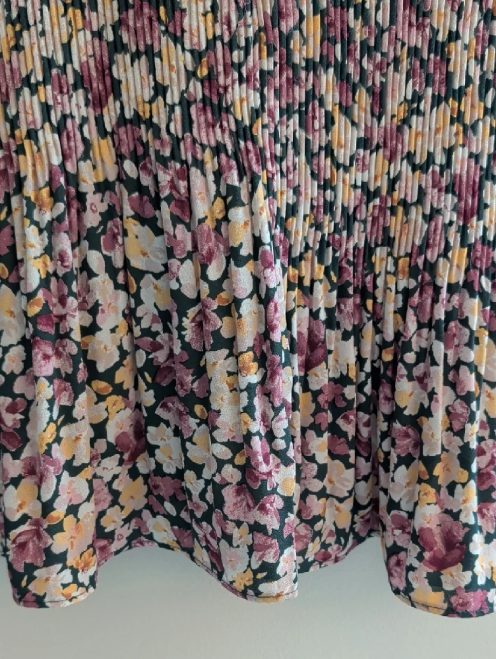 Pleione 2-Piece Set – Pleated Floral Top + Mauve Pants | Size M | NWT